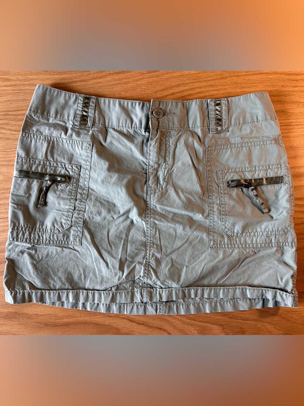 Old Navy Women’s Olive Cargo skirt size 6